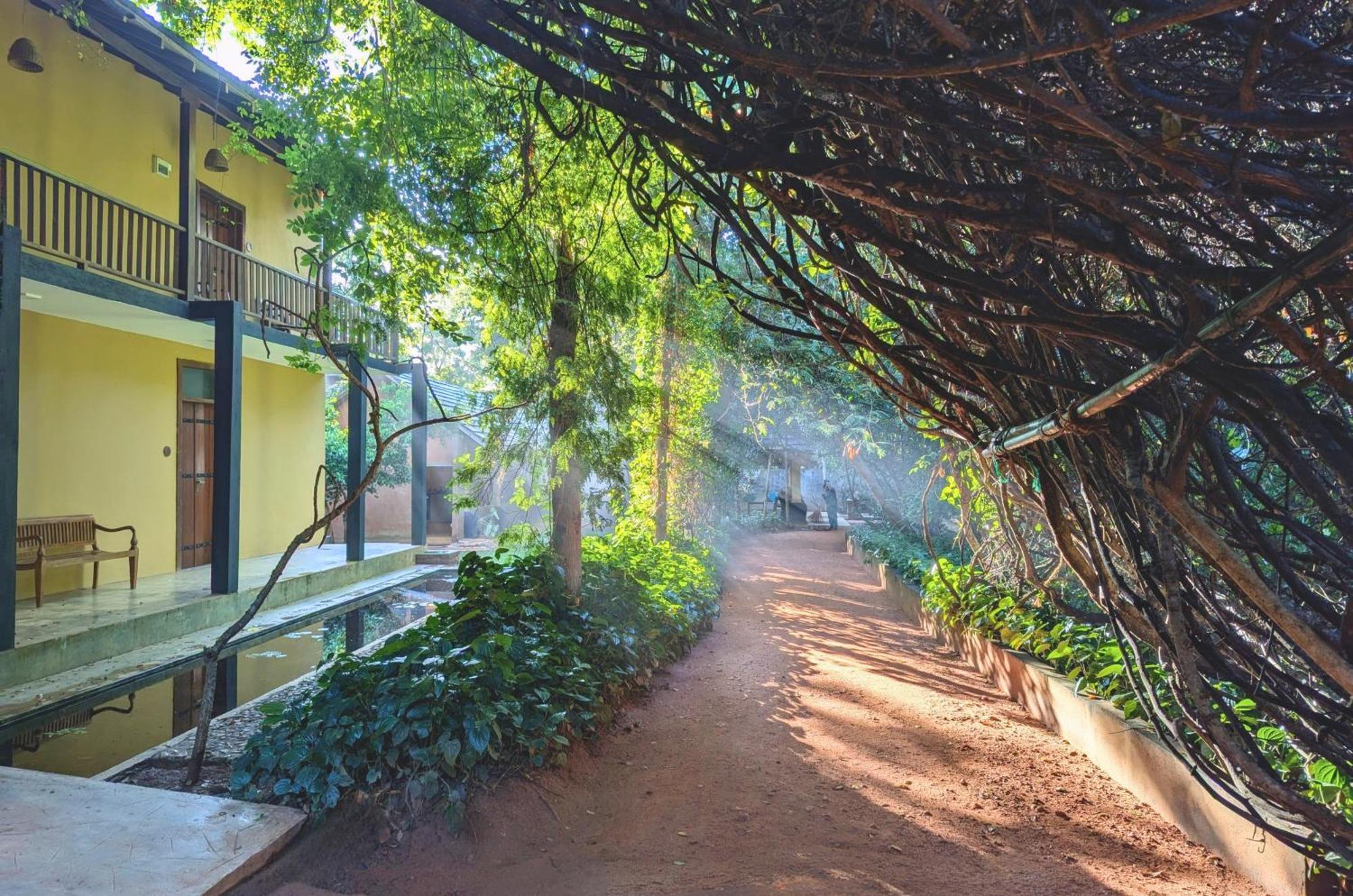 Pinthaliya Resort Sigiriya Bagian luar foto